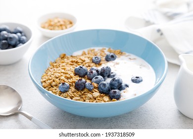 Granola With Yogurt And Blueberry