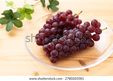 Grapes placed on the table
