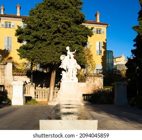 Grasse, France - 12 17 2021 : Statue Of Jean-Honoré Fragonard On A Sunny Day In Grasse, Alpes-Maritimes