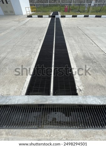 A grating cover is a type of cover made from a grating material, typically used to cover drainage channels, utility openings, or other structures.