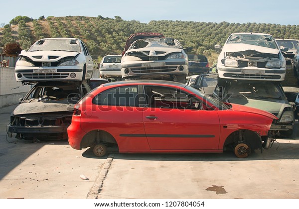 A
graveyard of cars, broken cars sell on spare
parts.