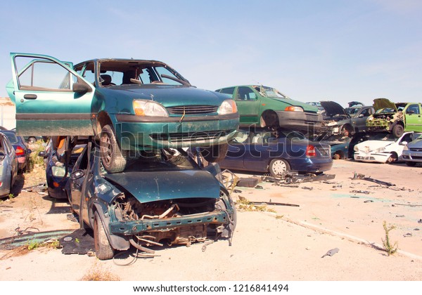  A
graveyard of cars, broken cars sell on spare
parts.