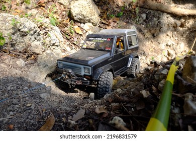 Gray 1:10 Scale Rc Adventure Trying To Climb Uphill Using Winch (gresik, 28 August 2022)