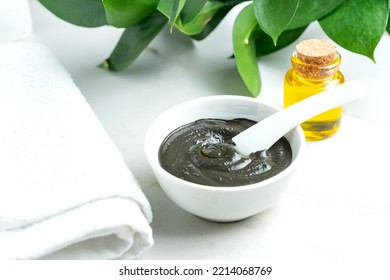 Gray Clay In A Bowl. Diy Facial Mask And Body Wrap Recipe. Natural Beauty Treatment And Spa. Skincare Concept.