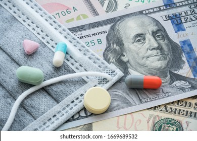 Gray Face Mask And Medicine Pill, Tablets On US Dollar Bill Banknote Background. Global Novel Coronavirus (Covid-19) Outbreak Effect To World Economy And Financial Crisis, Travel Hotel Business.