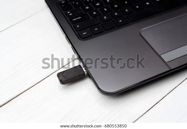 how to open pendrive in laptop