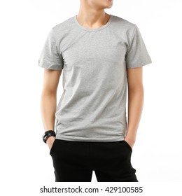 camiseta gris hombre