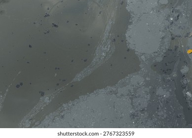 Grease and various types of dirt float on the surface of the polluted public canals, turning the water black.