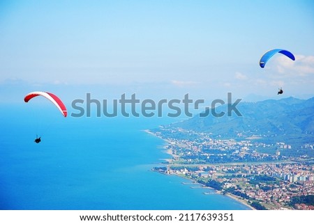 Great city and sea view from Ordu Boztepe. People paragliding.