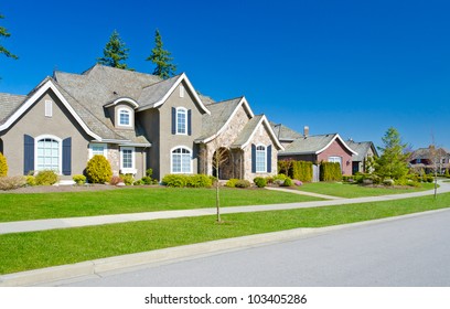 Great Neighborhood. Empty Street ( Homes )  In Suburbs  Of Vancouver, Canada.