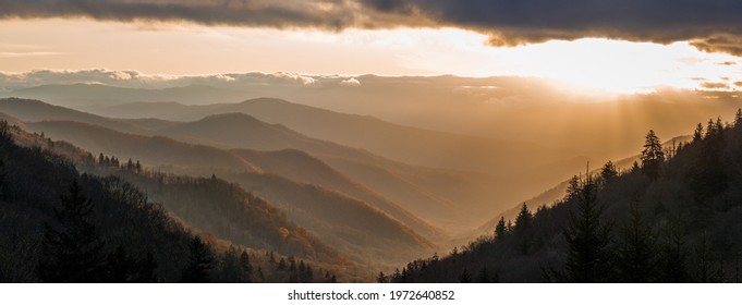 Great Smoky Mountains National Park Is North America's Most Popular Parks. Located On The Tennessee And North Carolina Border With A Road Running Through It Allows People To Easily Traverse The Park