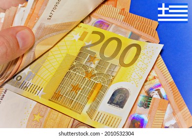 ギリシャ国旗とユーロ紙幣。