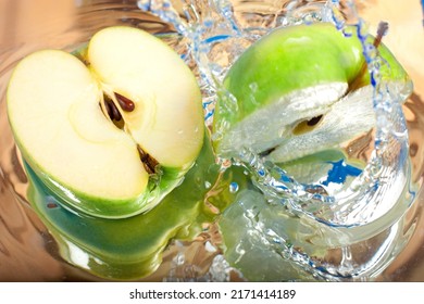 Green Apple Causing Water Splash