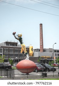 Green Bay - June 3rd 2017:  A Larger Than Life 22 Foot Tall Statue Of Donald Driver Extends His Arm Upward To Catch A Pass In Front Of The Famous Titletown Brewery In Green Bay Wisconsin.