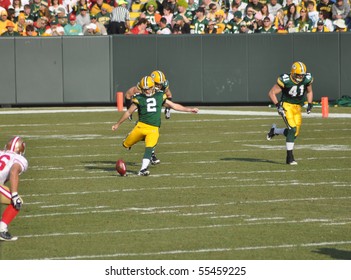 GREEN BAY, WI - NOVEMBER 22 : Green Bay Packers Kicker Mason Crosby Prepares To Kick Off In A Game At Lambeau Field Against The San Francisco 49ers On November 22, 2009 In Green Bay, WI