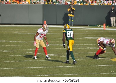 GREEN BAY, WI - NOVEMBER 22 : Green Bay Packers Receiver Donald Driver Lines Up For A Play In A Game At Lambeau Field Against The San Francisco 49ers On November 22, 2009 In Green Bay, WI