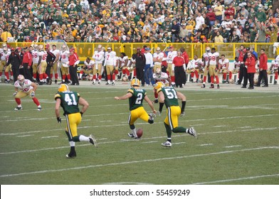 GREEN BAY, WI - NOVEMBER 22 : Green Bay Packers Kicker Mason Crosby Prepares To Kick Off In A Game At Lambeau Field Against The San Francisco 49ers On November 22, 2009 In Green Bay, WI