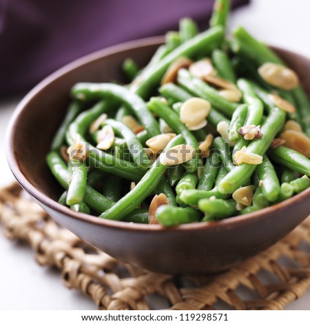 Green beans with almonds