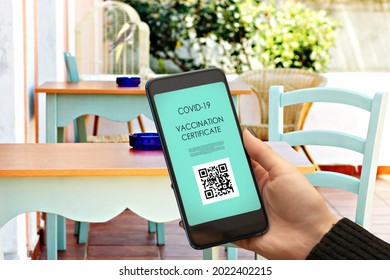 Green Certificate Of Vaccination With Qr Code,vaccine Passport, Digital Document Of Covid-19 Vaccine For Visiting A Cafe, Restaurant Or Bar