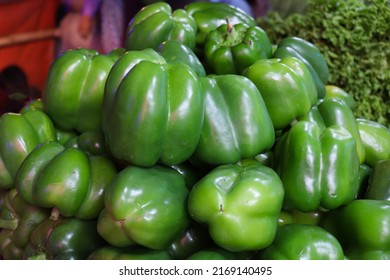 green colored capsicum stock on shop for sell