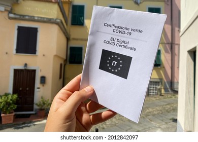 Green or Covid Pass. EU Covid or Coronavirus vaccine certificate. Italian and English language.