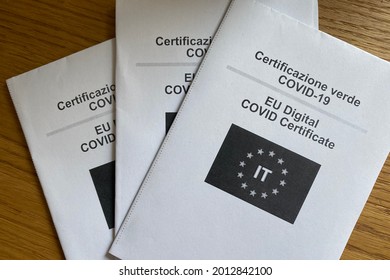 Green or Covid Pass. EU Covid or Coronavirus vaccine certificate. Italian and English language.