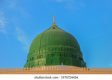 GREEN DOME OF PROPHET MUHAMMED SW IN MASJID NABAWI TAKEN ON A BLUE SKY DAY. MADINAH, SAUDI ARABIA. 23-2-2019