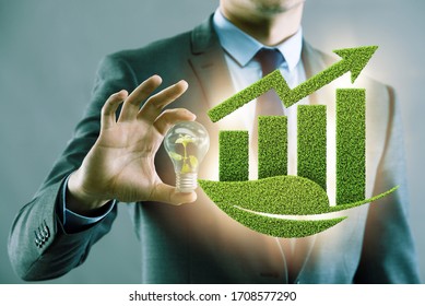 Concetto di crescita dell'economia verde con uomo