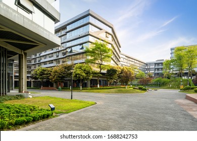 Grüne Umgebung von Bürogebäuden im Wissenschafts- und Technologiepark, Chongqing, China