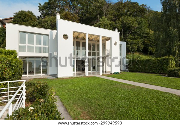 Green Garden White Modern Villa External Stock Photo (Edit Now) 299949593