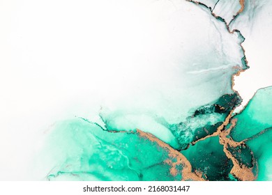Green gold abstract background of marble liquid ink art painting on paper . Image of original artwork watercolor alcohol ink paint on high quality paper texture . Stockfoto
