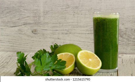 Green Healthy Detox Cucumber, Lemon And Parsley Juice