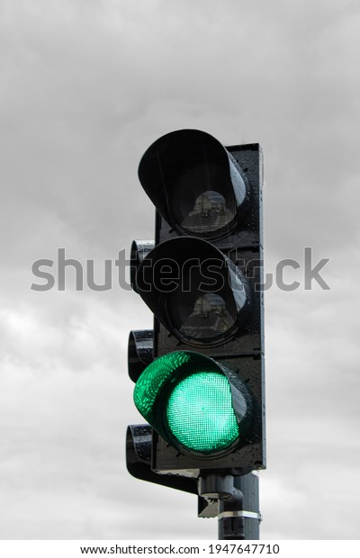 Green light,\
departure of the cars on the road.\
