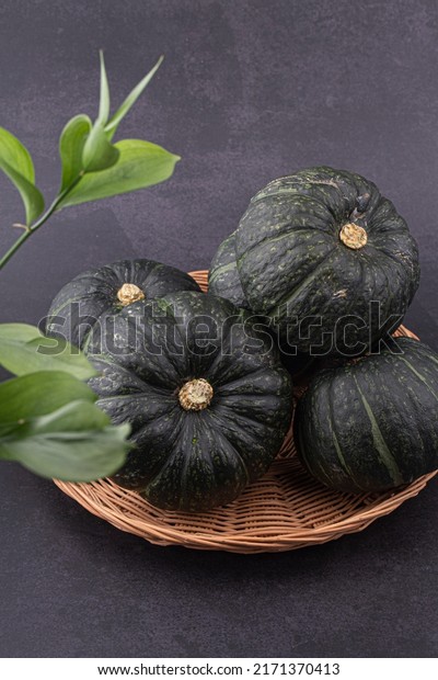 Green\
mini pumpkin isolated on the white background\
.