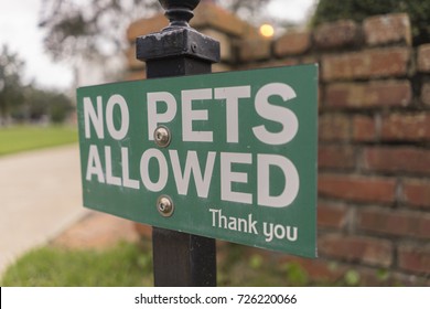 Green No Pets Allowed Sign