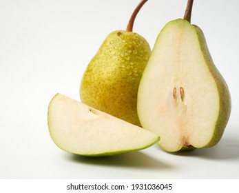 Green pear with a leaf isolated on white. Pear Clipping Path. Professional studio photo       