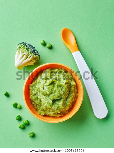 Pois Verts Et Puree De Bebe Photo De Stock Modifiable