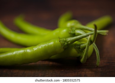 GREEN PEPPER CLOSE UP DARK BACKGROUND