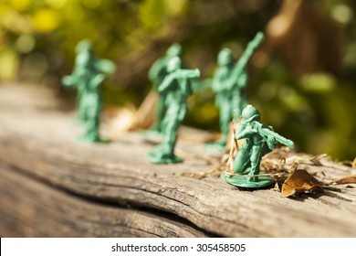 green army toy soldiers