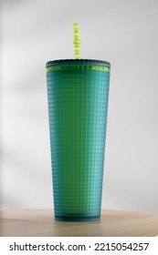 Green Plastic Tumbler Size 22 Ounces On A Wooden Table