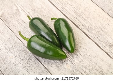 Green raw spicy jalapeno peper heap