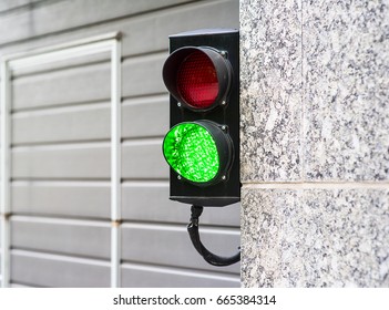 Green and Red Stop Light in garage