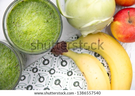green Smoothie with banana, kholrabi and apple