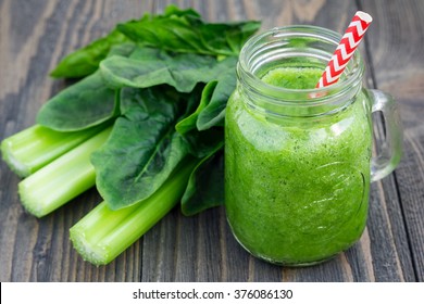 Green Smoothie With Celery, Cucumber, Spinach, Apple And Lemon