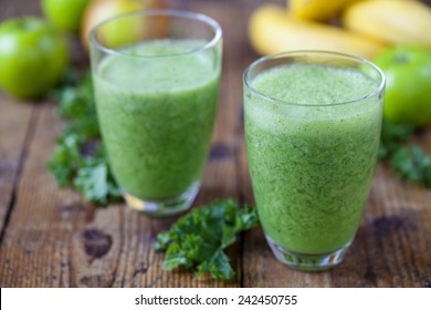 Green Smoothie With Kale, Apples And Banana