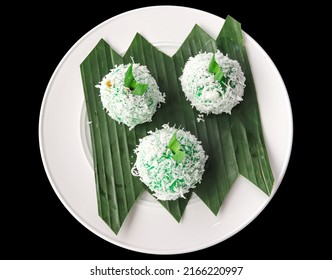 Green Sticky Rice Ball Cake With Coconut Topping