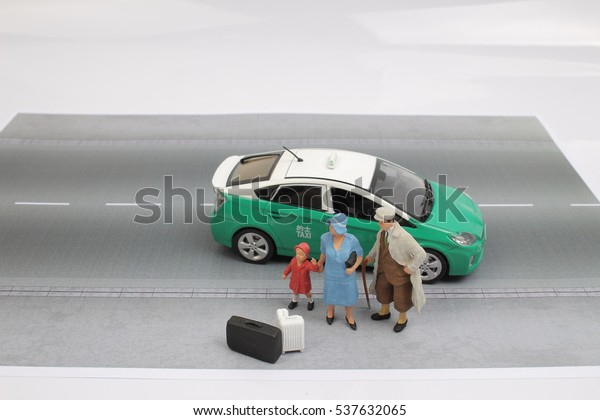 the  green taxi of\
hong kong  with figure