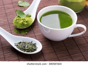 Green tea n the brown mat close-up