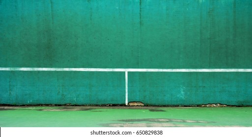 green tennis court and wall for practice