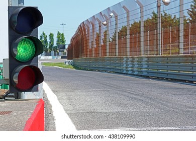 Green Traffic Light In The Pit Lane